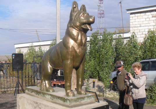 В Казахстане установили памятник собаке, служившей в Афганистане